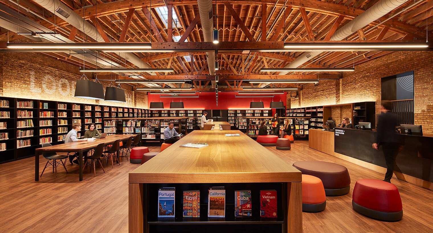 long oak wood island in the middle of the Chicago library